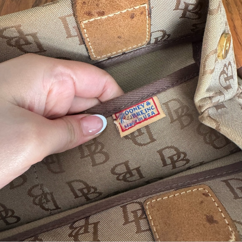 DOONEY & BOURKE DESIGNER PURSE TOTE BAG TAN BROWN #B6166940 duffle W/ HANDLE VTG - Picture 3 of 10